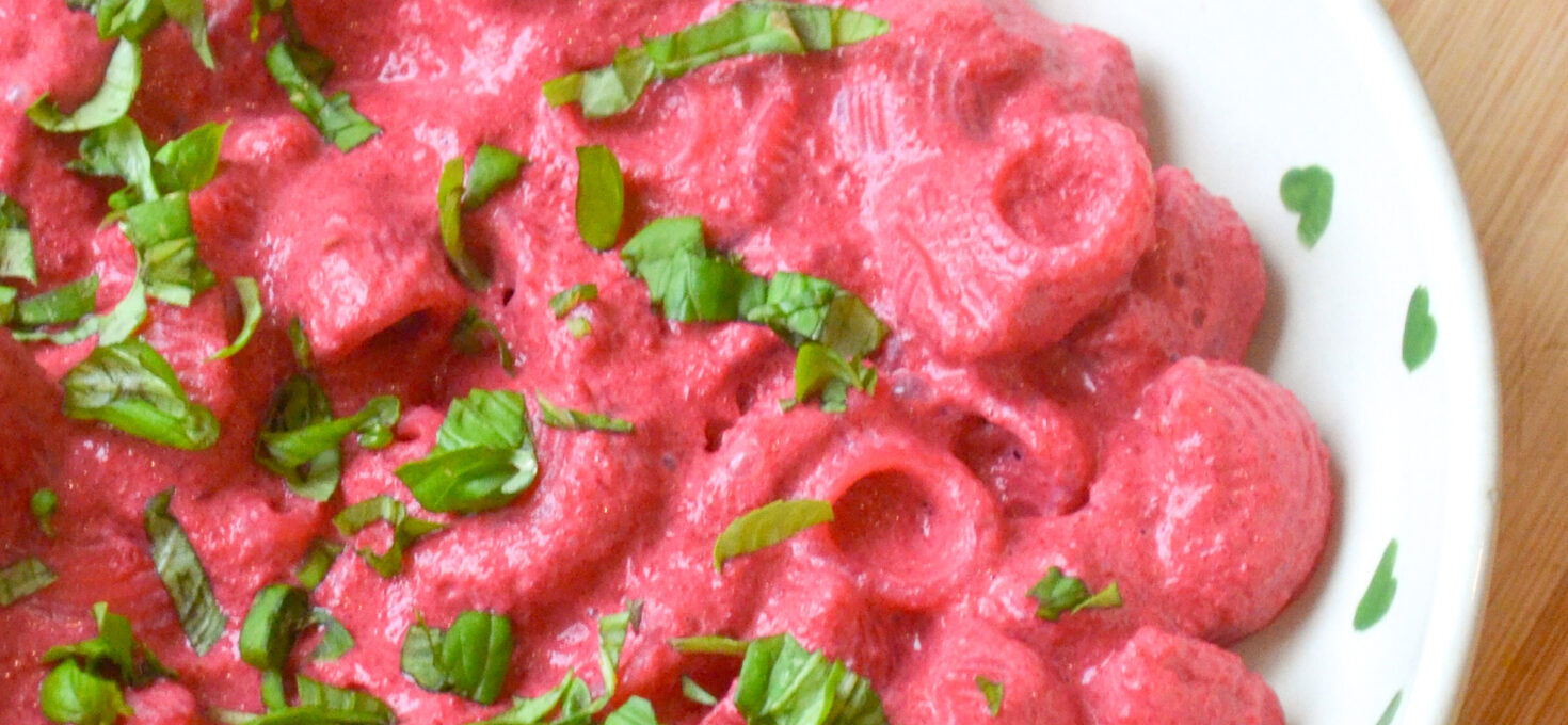 Pâtes simplissimes à la betterave et au Saint-Moret