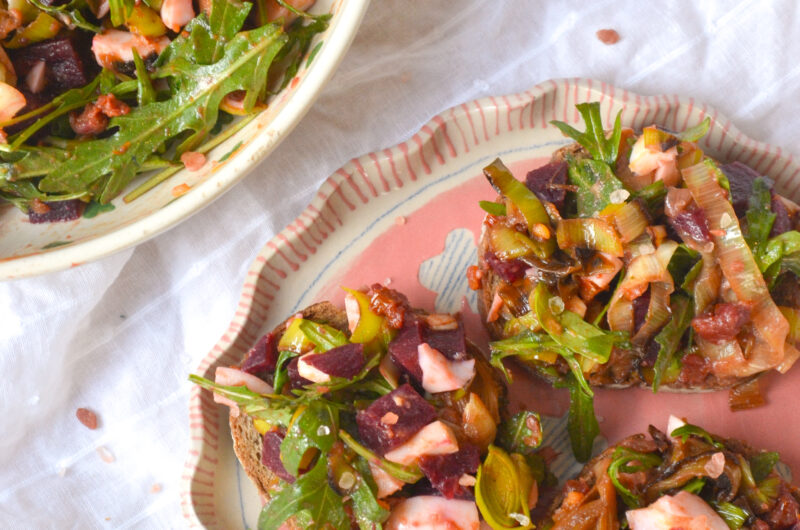 Salade d'hiver et toasts