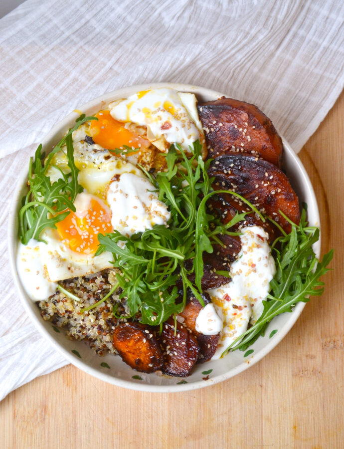 Patate douce caramélisée, quinoa et sauce yaourt pimentée