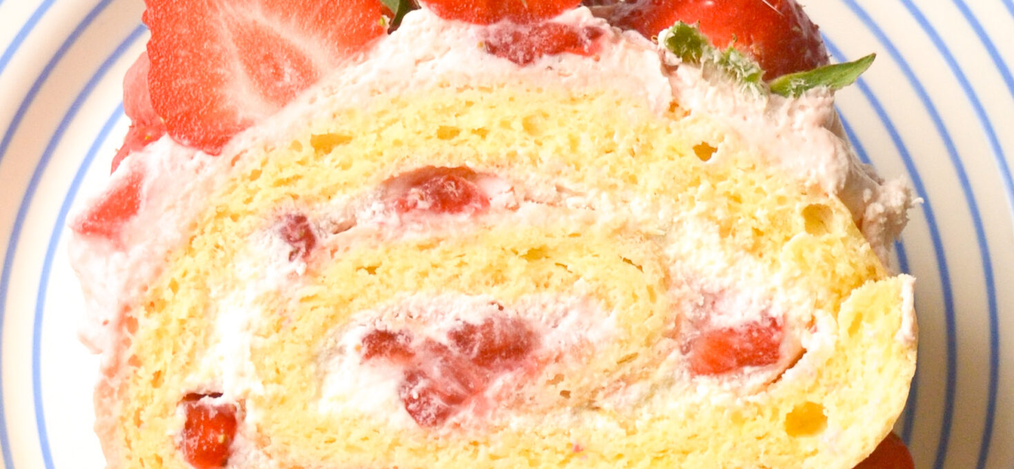 Gâteau roulé fraise rhubarbe