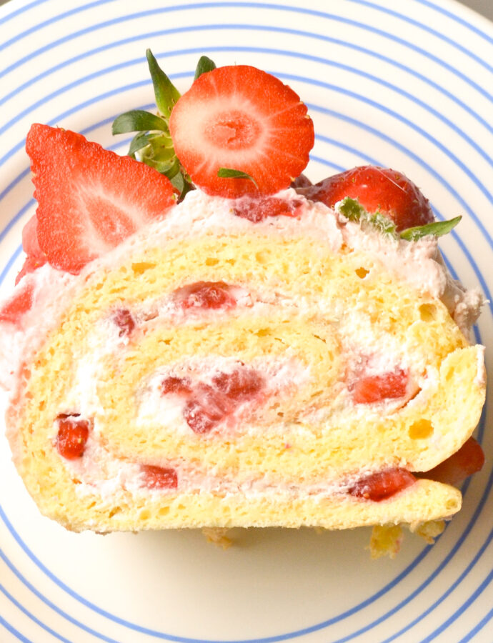 Gâteau roulé fraise rhubarbe